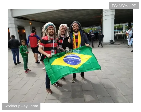 比利亚马林球场打响新赛季揭幕战，球迷热情点燃现场