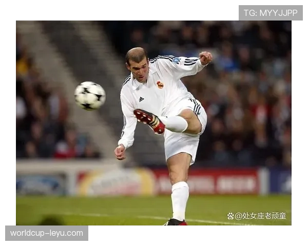 齐达内足球哲学重塑现代赛场:技术与团队精神的完美融合 齐达内足球哲学重塑现代赛场:技术与团队精神的完美融合