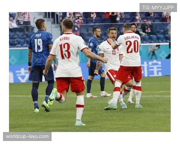 欧洲杯预选赛红牌争议引爆舆论,裁判判罚引多方质疑