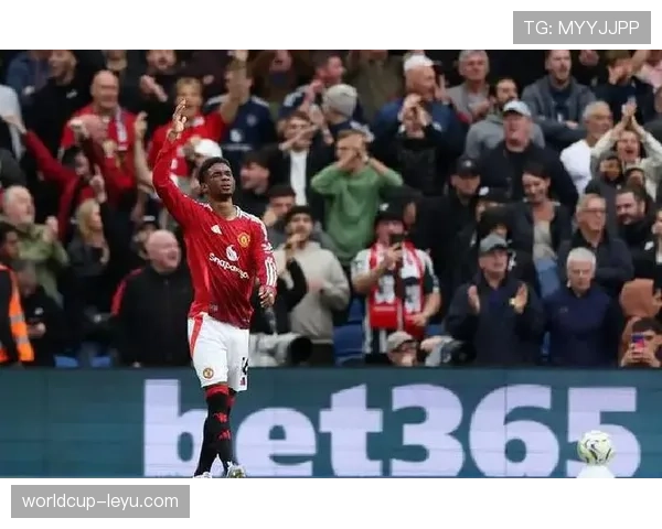 曼联近期表现回暖,实为状态波动中的阶段性假象 曼联近期表现回暖,实为状态波动中的阶段性假象